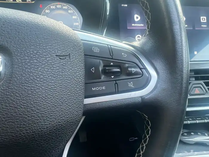 جيلي توجلا 2022 نص فل نظيف جدا 8