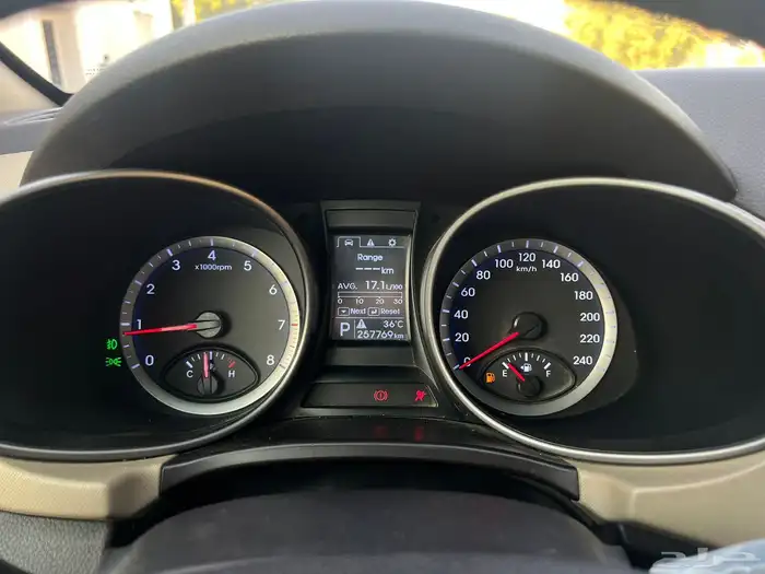 هونداي سنتافي 2016 (بحالة ممتازة) 14