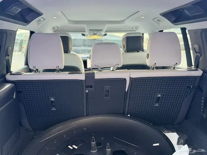 ديفندر HSE الناغي6 سلندر بنزين 2025 اسود اف وايت رمادي جملي 24