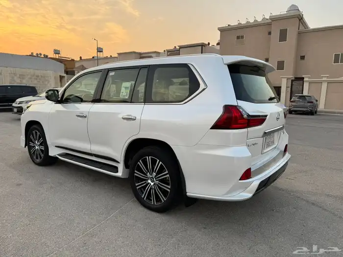 لكزس 2020 LX - نظيف جدا  ممشى قليل 28