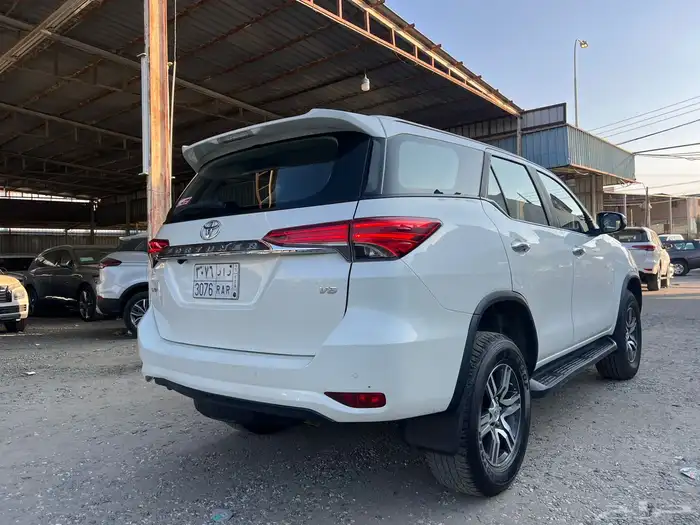 تويوتا فورتشنر 2022 V6 نظيف جدا 3