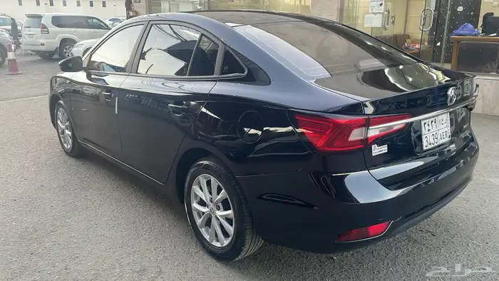 ام جي 5 2023 استاندر شبه الاصفار 2