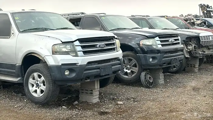 شركة النايفات ( فرع القطع الغيار المستعملة ) تشليح جمس فورد 11