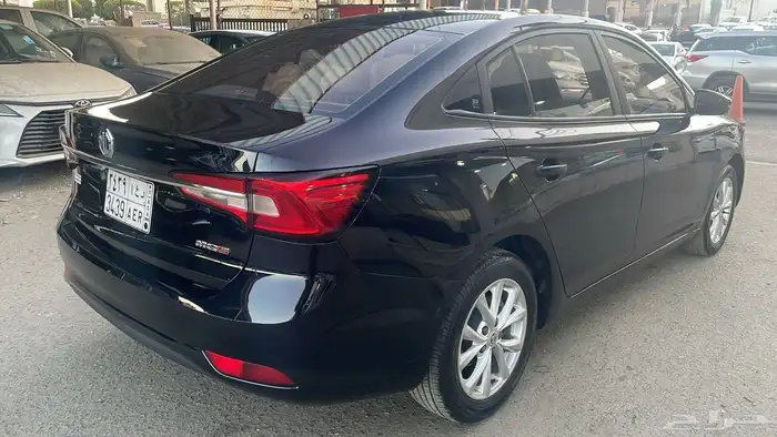 ام جي 5 2023 استاندر شبه الاصفار 3