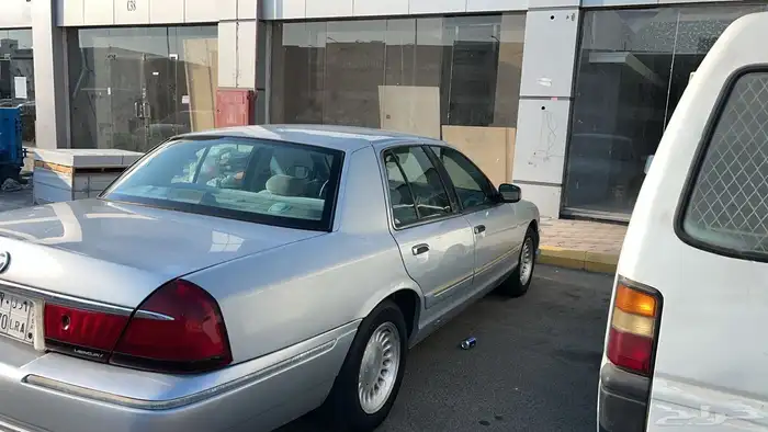 للبيع فورد ماركيز 99 او البدل بونيت او دباب بضاعه 3