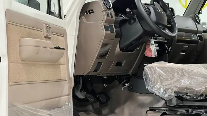 تويوتا ربعV6.2025فل كامل رفرف بريمي بنزين40عام عرض خاص 6