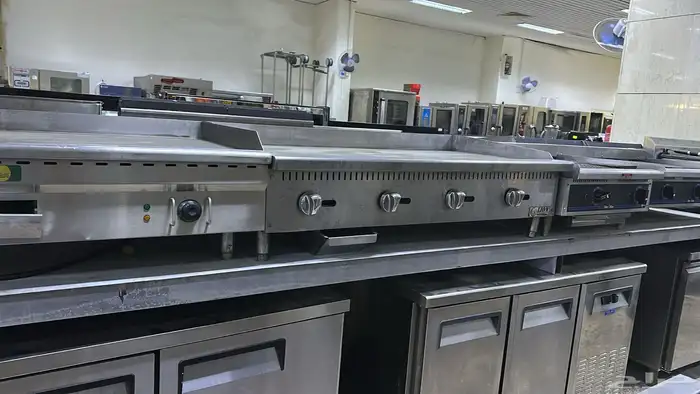 بيع جميع معدات المطاعم والمخابز والكفيهات المستعمله شبه جد 50