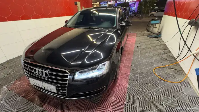 للبيع او للبدل بسياره عائليه حديثة اوديA8Lموديل2016نظيفه جدا 1