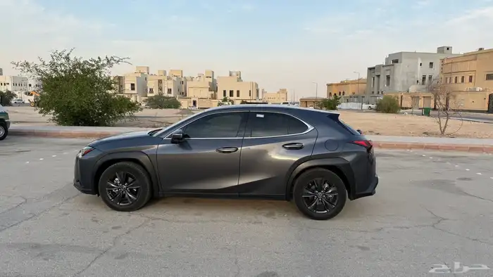 لكزس 2023 - UX200 مالك الاول بحالة الوكالة 9