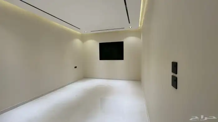 شقه من 4 غرف وصاله وسطح جديده للبيع بحي البوادي 6