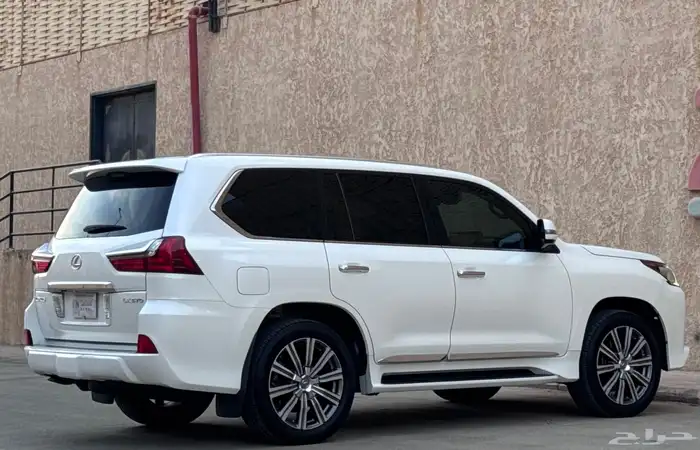 لكزس LX570 2016 مخزنه بلاك اديشن 14