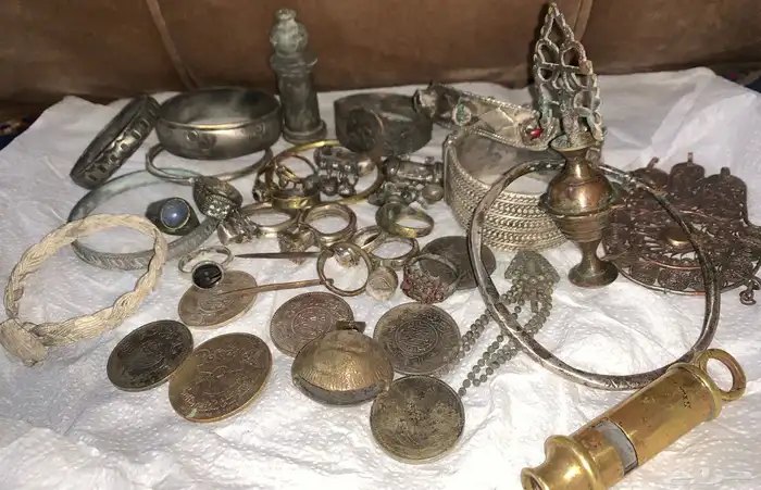 مجموعة حلي نوادر تراثيه قديمه معاضد واساور وخواتم فضه ونحاس 0