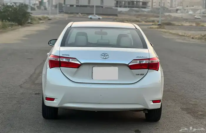 للبيع تويوتا كورلا موديل 2016 4