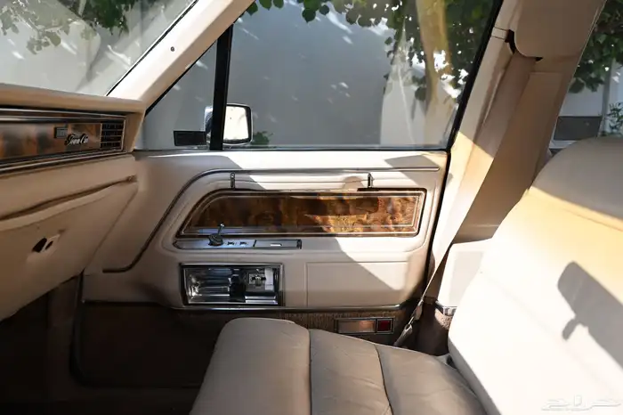 لينكون تاون كار 1981 مخزن 9