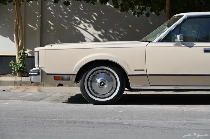 لينكون تاون كار 1981 مخزن 18