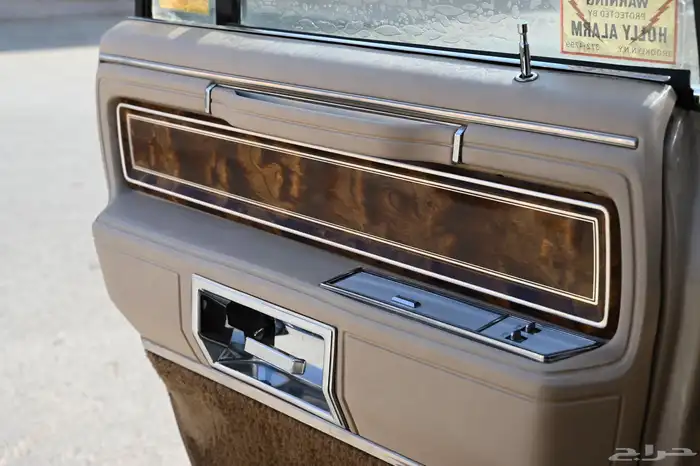 لينكون تاون كار 1981 مخزن 17