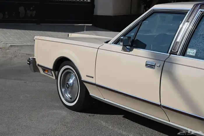 لينكون تاون كار 1981 مخزن 4