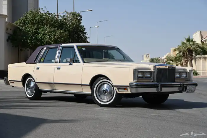 لينكون تاون كار 1981 مخزن 0