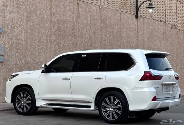 لكزس LX570 2016 مخزنه بلاك اديشن 16