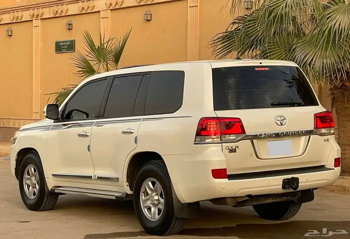 جيب لاند كروزر 2019 GXR سعودي 16