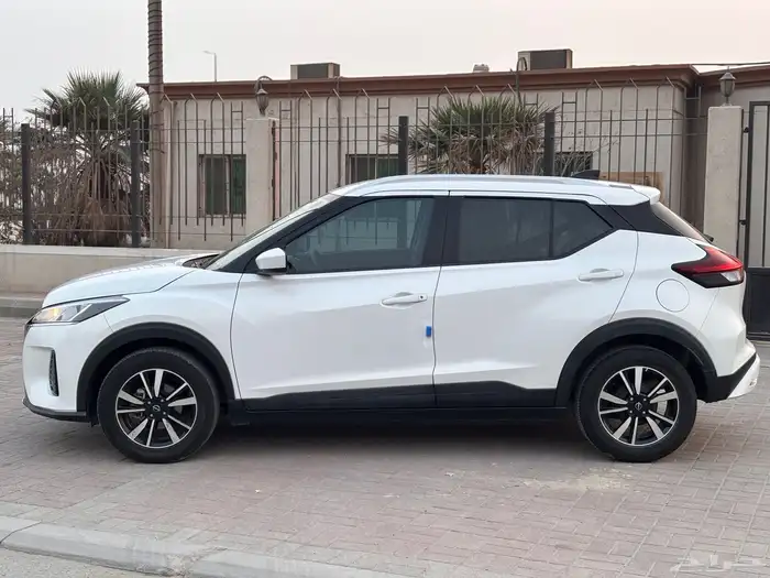 نيسان كيكس 2023 35