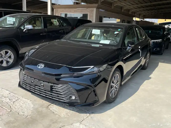 تويوتا كامري استاندر موديل 2025 لون اسود 1