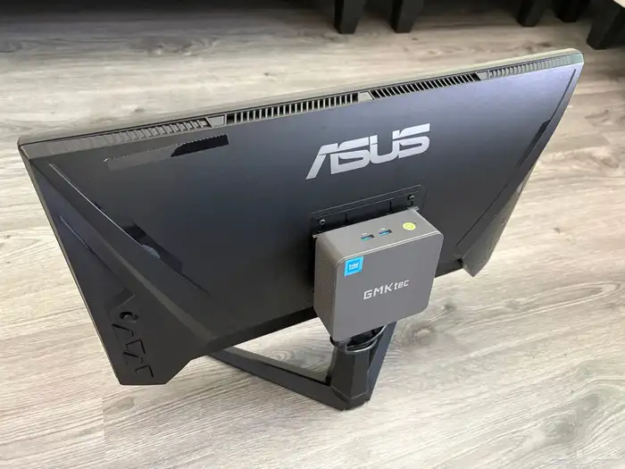 ميني بي سي Mini Pc مع شاشة غايمنق تردد 200 من اسوس 0