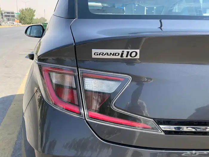 هيونداي اي تن 2023 نظيف للمستخدم i 10 متوفر مجموعة 5