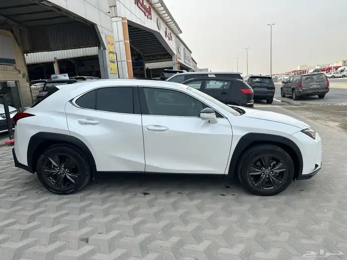 لكزس UX200 2022 6