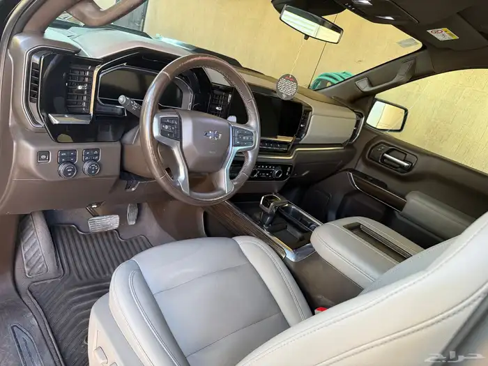 سفروليه سلفرادو Z71 المديل 2022 تريل بوس فيس لفت 34