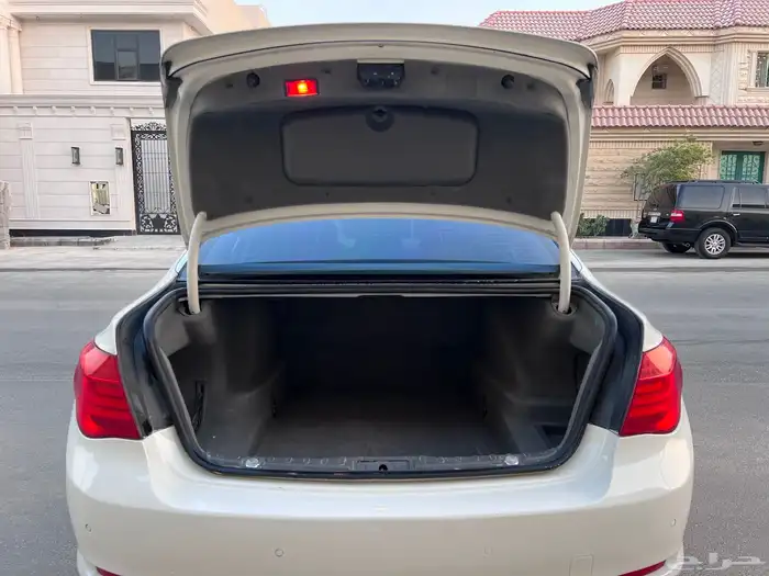 بي ام دبليو الفئة السابعة 730 39