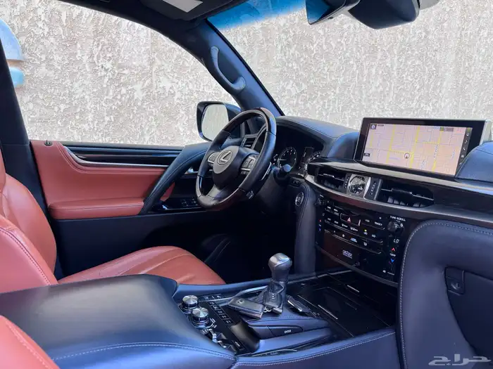 لكزس LX570 2016 مخزنه بلاك اديشن 24