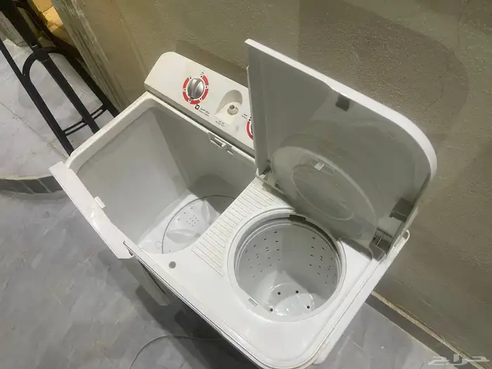 غسالة ومكنسة ومرايه مستعمله للبيع 5