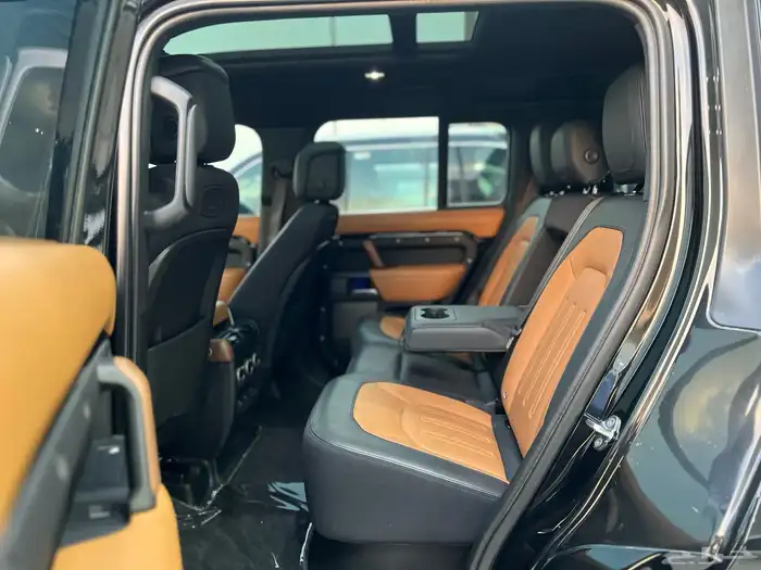 لاند روفر ديفندر X موديل 2021 14