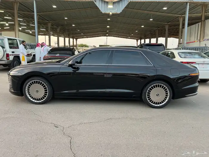 هيونداي ازيرا 2023 فل كامل كاليجرافي ( بروجكتر ) 4