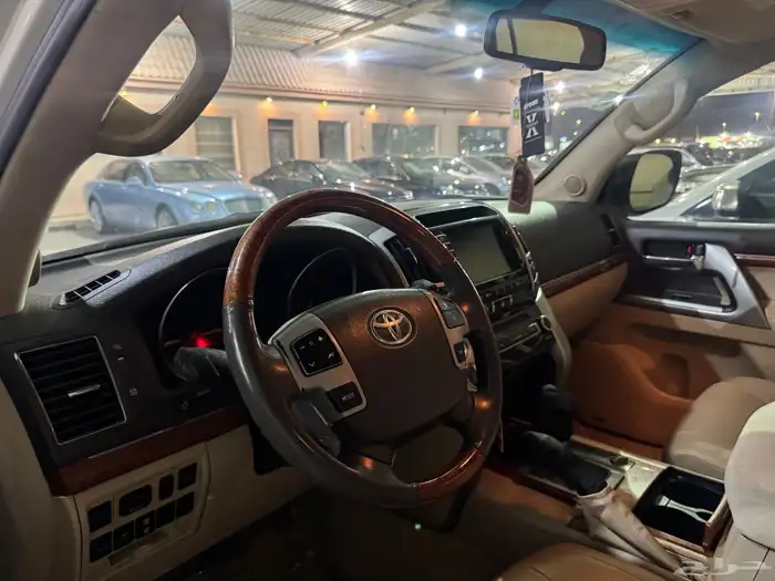 جيب لاندكروزر 2013 VXR موصفات الفل حد75 الف 10