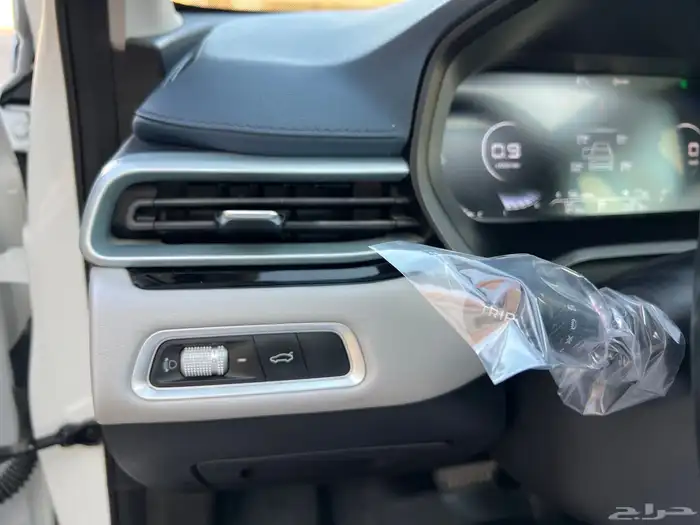 جيلي امجراند 2023 فتحة جلد فل كامل عداد قليل 11