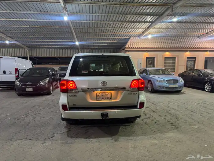 جيب لاندكروزر 2013 VXR موصفات الفل حد75 الف 7