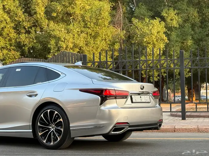لكزس LS 500 موديل 2023 10
