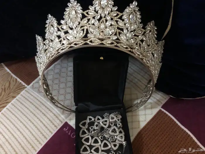 تاج عرأس مع اكسوراته كامل مستعمل مره وحده بس جديد ونظيف 2