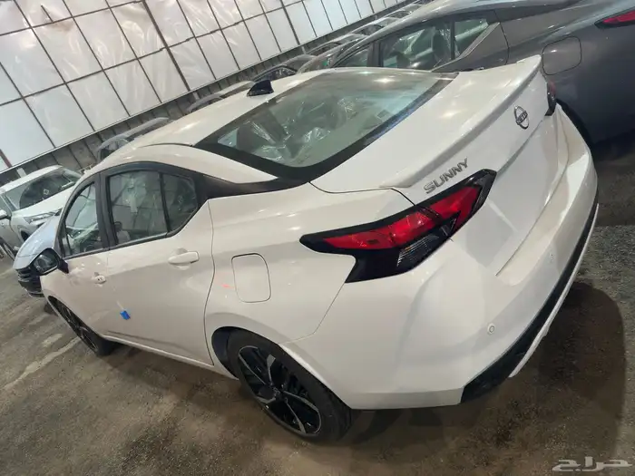 نيسان صني SL فل كامل الشكل الجديد 2024 ابيض فضي رصاصي فاتح 4