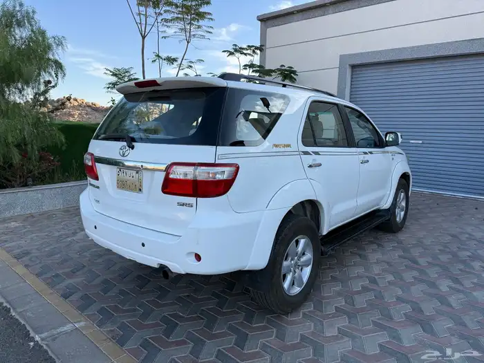 فورتشنر 2009 مخزن ماشي 234 فقط 6 سرندل قير عايدي 3