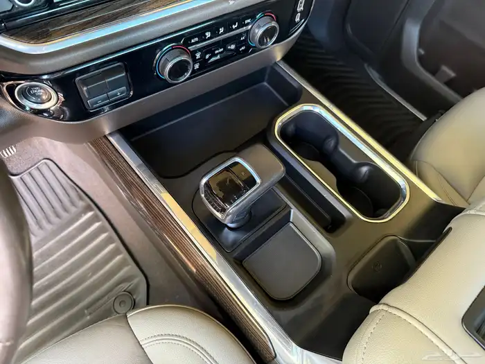 سفروليه سلفرادو Z71 المديل 2022 تريل بوس فيس لفت 39