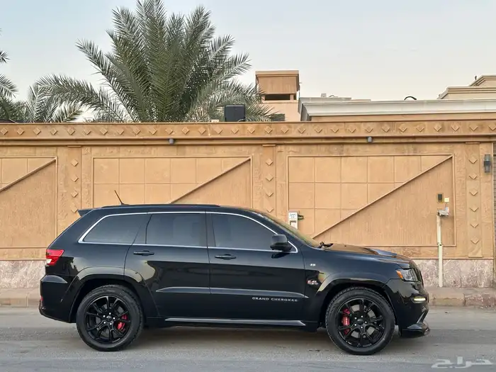 جيب جراند شيروكيSRT 2013 فل كامل نظيف للبيع 5