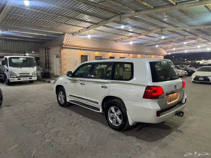 جيب لاندكروزر 2013 VXR موصفات الفل حد75 الف 6