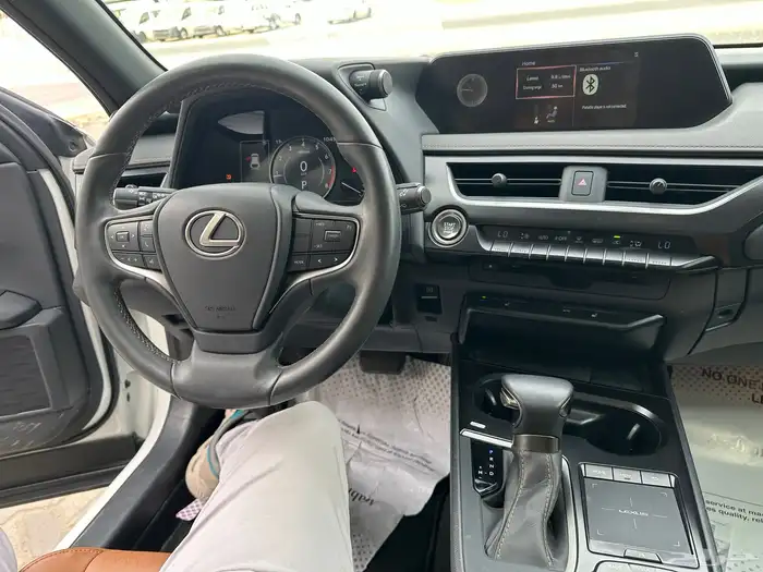 لكزس UX200 2022 13