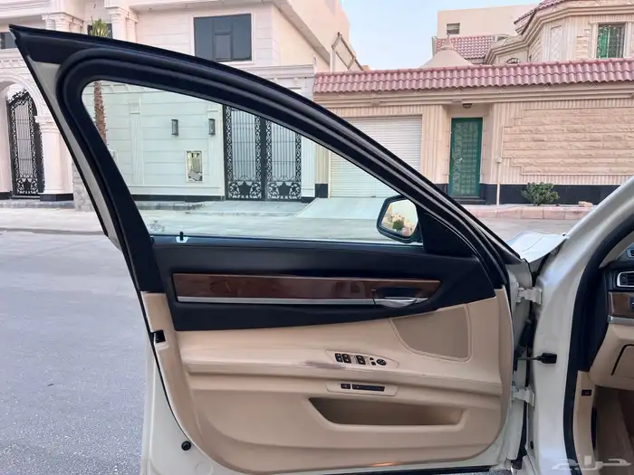 بي ام دبليو الفئة السابعة 730 9