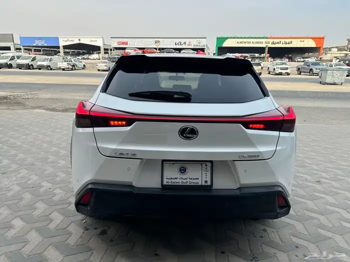 لكزس UX200 2022 4