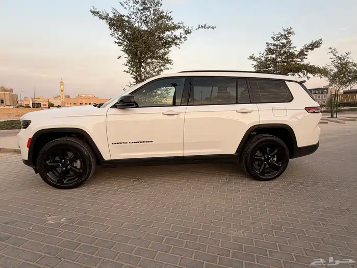 جراند شيروكي بلاك اديشن 2023 Altitude 4