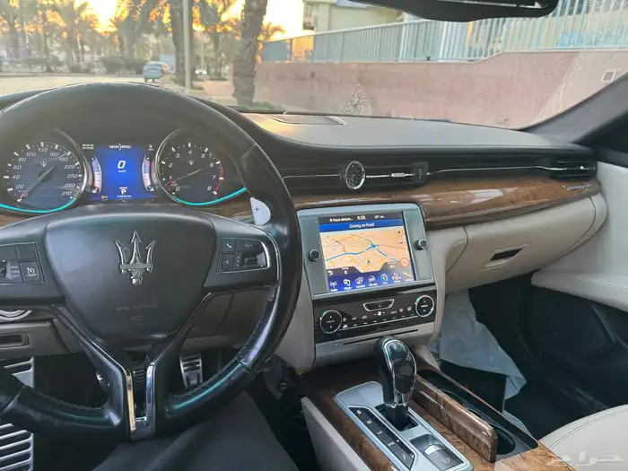 للبيع مازيراتي كواترو موديل 2016 فيها دقة خفيفة مصدوم 7